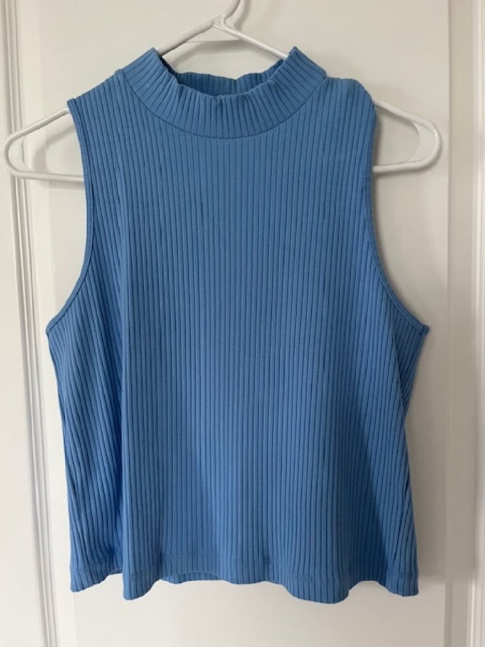 Old Navy blue knit tank top, size L, never worn